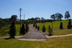  18 Greenfields Court Maleny Qld 4552 Country living, and less than five minutes away from Maleny's shop and 
facilities. Easy walk to the high school and child care. Easy to build 
on block adjacent to farmland. 2482m2 with rural outlook. Pathways and 
parkland close by. 