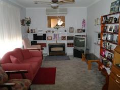  2/5 Perth St Benalla VIC 3672 Beautifully presented 2 bedroom unit with lock-up garage handy to C.B.D. Reverse cycle split system air conditioner & gas heater to spacious Living area. Phone now to arrange an inspection at a time to suit ! Read more at http://benalla.ljhooker.com.au/67HFKS#sMIvDIHZpMs3hmXR.99 