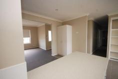  38 Southview Street Tamworth NSW 2340     $225,000 inclusive of gst 	 Open: Sat 1 Nov 2014 12:00pm - 12:30pm A builders own, the renovations in place are second to none, allowing for stress free purchasing here. 3 bedroom home on low maintenance block, just like new and previously returning $290.00/week. Close to schools & shopping, this one ticks a big box for investors OR would be ideal for a first home buyer looking to stay within budget. Call today! Property Details Bedrooms 		 3 Bathrooms 		 1 Car Ports 		 1 Land Area 		 451 m2 