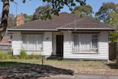  1/18 Alsace Street Dandenong Vic 3175 $300,000+ Auction Saturday 11-Apr-2015 @ 2:00pm Internet ID 314623 Property Type Unit Features Air conditioning, Heating - gas, Floorboards, gas hot water service, Water tank 3 BEDROOM HOME IN QUIET LOCATIONLovely 3 bedroom home with polished floorboards, carpeted bedrooms, gas space heater & split system air conditioner in lounge. Ideal for first home buyers or investors, low maintenance front & rear yards, single lock up garage. Currently let but vacant possession available. Great location close to everything 