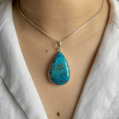  Discover how magically beautiful the Sagacia Shattuckite jewelry is. This jewelry, which is crafted out of pure 925 sterling silver (which is also hypoallergenic in nature) and is plated with rhodium vermeil showcases the vibrant green and blue patterns of 100% natural and genuine Shattuckite. As a gemstone, Shattuckite is renowned for boosting psychic abilities and bringing physical healing to the individual, and this stone is a stone of inner insight and mental clarity. Sagacia's Shattuckite jewelry is perfect for anyone who wishes to shorten the path of his spiritual journey, and this jewelry will also add a touch of unique elegance to the outfit you wear it with. So, purchase Sagacia's Shattuckite jewelry and explore the world with this enchanting beauty. 