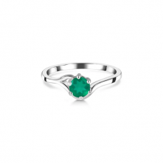 Adorn your finger with timeless elegance and natural beauty with this dainty  green onyx ring  . The rich green hue of the green onyx stone represents balance & energy, while the delicate crystal band adds a touch of understated sophistication. Whether adorned with modern attire or a traditional look, this ring is a graceful expression of style and grace.