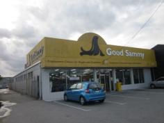  51 Walter Road, DIANELLA WA 6059 A rare opportunity suited to a wide range of commercial uses. • 	 725 square metres  • 	 Retail tenancy/showroom • 	 Excellent exposure on busy Walter Road • 	 Great onsite parking facilities  • 	 Brilliant signage opportunities  • 	 Male & Female toilets • 	 Staff amenities 