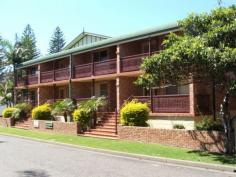  2/29-33 Paragon Ave South West Rocks NSW 2431 Within 200m of the beach and town centre 
this apartment is well presented, has 3 large bedrooms, 2 bathrooms, 
spacious lounge and family areas, lovely timber kitchen, 2 security 
parking bays and all important storage areas. Approximately 50 metres to
 the creek and coffee shops. This is a great townhouse for the investor 
or owner occupier. 
 
   
 
 Property Snapshot 
 
 
 
 Property Type: 
 Townhouse 