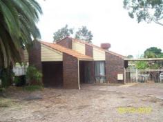  18 Bailey Pl Beechboro WA 6063 Quiet cul-de-sac home! Lovely three bedroom, one bathroom home set in a quiet culdesac in walking distance to East Beechboro Primary School, shops & transport; features include high ceilings to lounge room, ducted air conditioning, kitchen with gas cooking, single carport & a fireplace to lounge. Pets are considered     