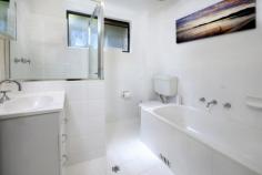  1/17 Caronia Avenue Cronulla NSW 2230 Positioned in a cul-de-sac location only a short stroll to Cronulla's 
amenities is this ground floor apartment with no stairs complete with 
many features that include: 
 
* 2 spacious bedrooms with built in robes 
* Polished timber floors and tiles in the combined lounge/dining 
* Courtyard with garden area 
* Modern kitchen with stainless steel appliances 
* Security intercom and big internal laundry 
* Single lock-up garage with storage 
* Foxtel ready! 
 
Currently rented to some great tenants at $500.00 per week. 