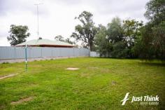  22 Warren Street, Nyngan NSW 2825 Property Summary 	 Date added: 15.5.2014 Bedrooms: 	 3 Bathrooms: 	 1 Car space: 	 - Category: 	 House 