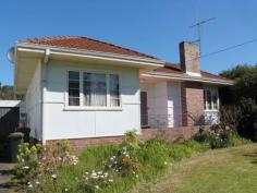 34 Brazier st denmark WA 6333. 2 bedrooms plus a sleep out 
 Open plan dining/kitchen, separate dining room, family & lounge room 
 Large carport/storage room, 1012m2 block, back lane access 
 Old features retained, renovator’s delight