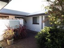  7/142 Hare St Mt Clarence WA 6330 'Sherwood Gardens' Unit With Water Views $385,000 * Three bedroom, one bathroom unit on strata * Built in 1980 * Open plan living * Single garage * Patio with outlook to Emu Point * Close to beach and school * An inspection is a must! Map Data Terms of Use Report a map error Map Satellite 100 m  Property Type Unit  Property ID 11394100988  Street Address 7/142 Hare Street  Suburb Mount Clarence  Postcode 6330  Price $385,000 