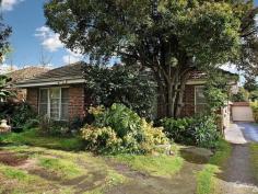  1/15 Collins St Ormond VIC 3204 So, you fancy yourself as a bit of a renovator? Auction Details: Sat 20/09/2014 02:00 PM Inspection Times: Thu 18/09/2014 04:00 PM to 04:30 PM Sat 20/09/2014 01:30 PM to 02:00 PM Then imagine this 3 bedroom clinker brick home, on a subdivided 385m2 (approx) block of land, in a near perfect location for McKinnon Primary and McKinnon Secondary College, renovated up to suit today's lifestyle.  The floor plan consist of a large entrance hall, spacious formal lounge leading through to kitchen and family dining area, 3 bedrooms, central bathroom and separate laundry west facing deck and garage at the rear.  Needs a new kitchen and bathroom and a repaint  