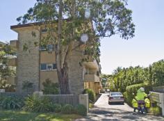  7/50 Park St Mona Vale NSW 2103 
	 
 An immaculate;1 Bedroom unit which has been recently carpeted throughout.  Comprising: 
	 
	 
	 
 Modern kitchen.  Internal Laundry 
	 
	 
	 
 2 Balconies; East & West facing. 
	 
	 
	 
 Oversized Lock up Garage.   
	 
	 
	 
 East stroll to shops & transport 
	 
	 
	 
 LONG LEASE AVAILABLE NOW! 
	 