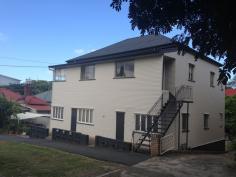  12 Hampstead Rd Highgate Hill QLD 4101 12 Bedrooms spread over three units, walking distance to South Bank campus and QUT Gardens Point 
 
West End mecca just a short stroll. Close to transport. 
 
All bills included 
 
Unit 1 - AVAILABLE NOW 