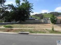 2 Thornbill Terrace Bandiana Vic 3694 $110,000 
 If you are looking for an affordable building block in popular Castel Verde Rise, then look no further. With
 easy access to Wodonga and Albury via Bandiana Link, this fully 
serviced 566m2 allotment provides the perfect opportunity to build your 
dream home. You will find Huon Hill Reserve will add a healthy 
aspect to your life. You can walk or ride the nature trails, or choose 
to take in the magnificent scenery from the top of Huon Hill. Previously drafted house plans, incorporating the magnificent oak tree, are available upon request. With
 parks for the kids across the road and nearby Wodonga Homemaker Centre 
for the grown-ups, Thornbill Terrace, Bandiana, makes perfect sense. 