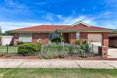  37 Dundee Drive , WODONGA, VIC 3690 Very neat low maintenance home, surrounded with a botanical garden. *2 Bedrooms with Built in Robes *Very spacious lounge *Sunny Kitchen *Lock up garage plus carport *Situated close to transport and shops, this one will surprise! 