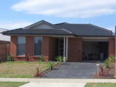  1/21 Fison Ave BAIRNSDALE, VIC 3875 Near new three bedroom townhouse within easy walk to the Eastwood Shopping Centre. Consisting open plan living, ducted gas heating, master bedroom with ensuite, roomy single car garage plus secure yard. (Ref: 7081) Price: $290,000 Read more at http://bairnsdale.ljhooker.com.au/8E8FBF#vkWwLwQtZG4iUqZH.99 