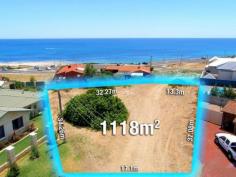  1/6 Sussex Place HALLS HEAD WA 6210 You won't find better than this development site in WORLD CLASS location! WHY YOU SHOULD BUY ME: - Huge 1118sqm block - Zoned R12.5/25 (potential 2 or 3 unit site) - Panoramic Ocean Views - Absolute BLUE CHIP location in quiet cul-de-sac - Just meters from the beautiful blue water of the stunning Indian Ocean - Couple minutes' walk from Doddy's Beach and Blue Bay - Only 2km from Mandurah Ocean Marina 