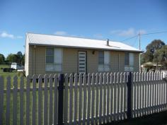  10 Valley Street Deepwater NSW 2371 COUNTRY LIVING * Newly renovated * 3 Bedrooms, 2 with built-ins * RC/AC * Under floor heating * Open plan * Dishwasher * Fenced Yard * 25 minutes from Glen Innes General Features Property Type: House Bedrooms: 3 Bathrooms: 1 $220 Weekly 