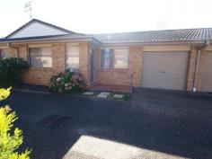 10/139 Scott Street, Shoalhaven Heads NSW 2535 FOR SALE:   OFFERS ABOVE $305,000   Located in popular Scott Street is this neat 2 bedroom villa. New carpets throughout. User friendly kitchen overlooking the easy care paved back yard. Large open plan lounge / dining with polished timber flooring. Single garage with internal access. Walking distance to the golf club, beach and river. 