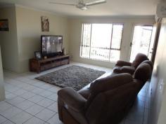  1/8 Oscar Ct Oxenford Qld 4210 $309,000 3 bedroom duplex in a quiet cul-de-sac location facing East Fully fenced yard Only minutes drive to Pacific Pines shopping centre, Westfield Shopping Centre and Helensvale train station Presently rented at $320 pw Property Features Property ID 	 11053103 Bedrooms 	 3 Bathrooms 	 1 Garage 	 1 Rental Return 	 $320 Weekly Actual Air Conditioning 	 Yes Built In Robes 	 Yes Fully Fenced 	 Yes 