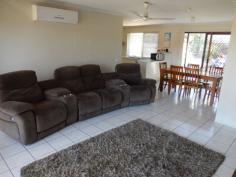  1/8 Oscar Ct Oxenford Qld 4210 $309,000 3 bedroom duplex in a quiet cul-de-sac location facing East Fully fenced yard Only minutes drive to Pacific Pines shopping centre, Westfield Shopping Centre and Helensvale train station Presently rented at $320 pw Property Features Property ID 	 11053103 Bedrooms 	 3 Bathrooms 	 1 Garage 	 1 Rental Return 	 $320 Weekly Actual Air Conditioning 	 Yes Built In Robes 	 Yes Fully Fenced 	 Yes 