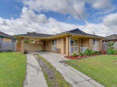  85 Bank St Traralgon VIC 3844 $233,000 Renovator or Investor This One's Ideal Looking for a property to renovate? Check out the main features. 3 bedrooms including a large master bedroom all with built-in robes. Kitchen includes dishwasher and 6-burner stainless steel stove - gas hotplates and electric oven. Lounge/dining with split system and gas heating. Single carport and garage under roof-line. 