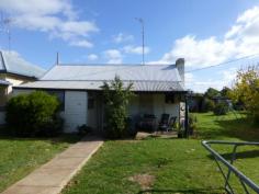  118 Currajong St Parkes NSW 2870 $130,000 Develop & Prosper This 999sqm block is set in a great location on Currajong Street, has rear lane access and wide frontage. There is an old house that is currently rented. This is a great block for a townhouse or unit development subject to a DA. Blocks of this size and location are very rare. DETAILS ID #: 0000266269 Price: $130,000 Type: House Bed: 2    Bath: 1     Land Area: 999 sqm (approx) 