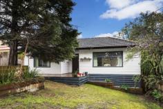  415 Ryans Rd Diamond Creek VIC 3089 $360,000 - $410,000 Neat, Sweet and Complete This classical weatherboard home offers so much for such a little price. With a comfy lounge, galley kitchen with dishwasher, two good sized bedrooms, polished floor boards and the all-important alfresco overlooking the large backyard. Add to this gas ducted heating, split system air conditioner and ample scope for further enhancement. Within the St Helena Secondary College school zone, easy access to the Diamond Creek - Eltham walking track and nearby shopping. This is a must see for those entering the market or the savvy investor. Be quick as others will. Features Split System Air Con Ducted Heating Dishwasher Floorboards Air Conditioning Price Guide: $360,000 - $410,000   |  Land: 607 sqm approx 	  |  Type: House  |  ID #319487 