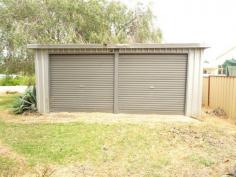  43 Recreation Rd Waroona WA 6215 $160,000 RENOVATE AND REAP REWARDS 3 1 3 1,010 sqm * 3x1 home on a 1010sqm block in a nice part of town * Side access, big double workshop, carport, garden shed * 30 mins to Mandurah, 45 mins to Bunbury and 1hr to Perth Additional information Property Type House  Property ID 11869100403  Street Address 43 Recreation Road  Suburb Waroona  Postcode 6215  Price $160,000  Land Area 1,010 sqm 