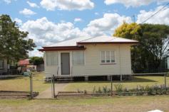  30 Pearen Street Murgon QLD 4605 $ 120 ,000 Property condition 	 Great 1st Home or Rental Investment Land space 	 1 ,012 m² Number of bedrooms 	 3 Number of bathrooms 	 1 Number of toilets 	 1 Heating type 	 R.C. Split Air/Con Lowset home, two bedrooms and study, kitchen and dining comb., lounge with split airconditioning, sunroom, green house, gardens, fully fenced 