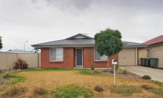 18 Cawte St Murray Bridge SA 5253 $219,000 Modern Home House - Property ID: 836133 This modern home features 3 bedrooms, a two-way bathroom, a large open plan living area incorporating meals, split system air-conditioner, and a single carport under the main roof. New homes line the street. A quick drive to the centre of town. Affordable family living for great value. Be quick!!!!   Print Brochure Email Alerts Features  Land Size Approx. - 442 m2 