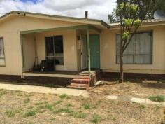  114 Roberts St Moora WA 6510 $110,000 Family home near amentities 3 bedroom, 1 bath room home with lounge, dining, sleepout, kitchen/ family room. The home needs some work done but is a sturdy in structure actually is a handy man's dream, painting and some repairs will make this home dream. an opportunity not to be missed. Other features: Close to Schools,Close to Shops,Fireplace(s),Formal Lounge,Separate Dining Property Details Elders Property ID: 8933316 3 bedrooms 1 bathrooms 1 car parks Land Area 574 square metres Single carport Air Conditioning 
