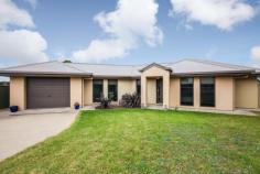  3 Kensen Court Mount Gambier SA 5290 $260,000 NEAR NEW HOME IN QUIET CUL-DE-SAC • 	 3 bedrooms. Main with walk-in robe and access to the 3-way bathroom • 	 Large open plan/living/dining • 	 Central gas heating throughout • 	 Low maintenance yard with drive-through access • 	 Single garage under main roof • 	 Great value buying • 	 Please call to arrange private inspection Other features: Built-In Wardrobes,Close to Schools,Close to Shops,Close to Transport,Garden Property Details 3 bedrooms 1 bathrooms 1 car parks Single garage Air Conditioning 