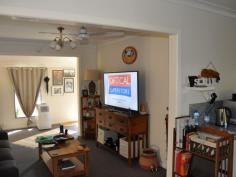  90 John St Yeppoon QLD 4703 $370 Work from home in the warehouse sized shed This 3 bedroom, 1 bathroom property is available on the 21st December 2016. The property boasts a Warehouse sized shed that could not only let you work from home but allow for storage of a large boat, the toys and still have room to work. The uniquely designed warehouse sized shed is powered and allows for storage of larger items with the high set beams. Beside the house is a separate carport that adjoins the lovely outdoor patio area. Ceiling fans throughout the property, large long kitchen with beautiful sunlight though the frontage of the property and comfortable bedrooms and living areas. If you would like to arrange a viewing of this property, please don't hesitate to call today on (07) 4925 0111  Property Snapshot  Property Type: House Lease Type: Lease Date Available: 21/12/2016 Pets: No Features: Garage 
