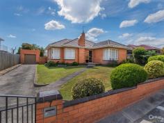  7 Panorama St Clayton VIC 3168 $600  IMMACULATE HOME IN PRIME LOCATION - GARDEN MAINTENANCE INCLUDED IN RENT Inspection Times: Sat 18/02/2017 10:30 AM to 10:45 AM The home itself boasts a timeless orange brick facade without so much as a crack in the mortar and inside you find a light, fresh and airy feeling home featuring a generous lounge/dining room with gas heater and air conditioner plus a pristine kitchen with included meals area. There are 3 bedrooms including 2 with built in wardrobes as well as a family bathroom, separate toilet and a laundry that gives you access to the manicured backyard and single garage. All within walking distance to Monash University, Monash Hospital, Transport and close to Clayton Central. Inspection Will Impress. PROPERTY DETAILS $600  ID: 391829 Available: Now  Pets Allowed: No 