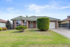  335 Shirleen Crescent  Lavington, NSW 2641 $520,000 Full details:  335 Shirleen Crescent House for sale details 
